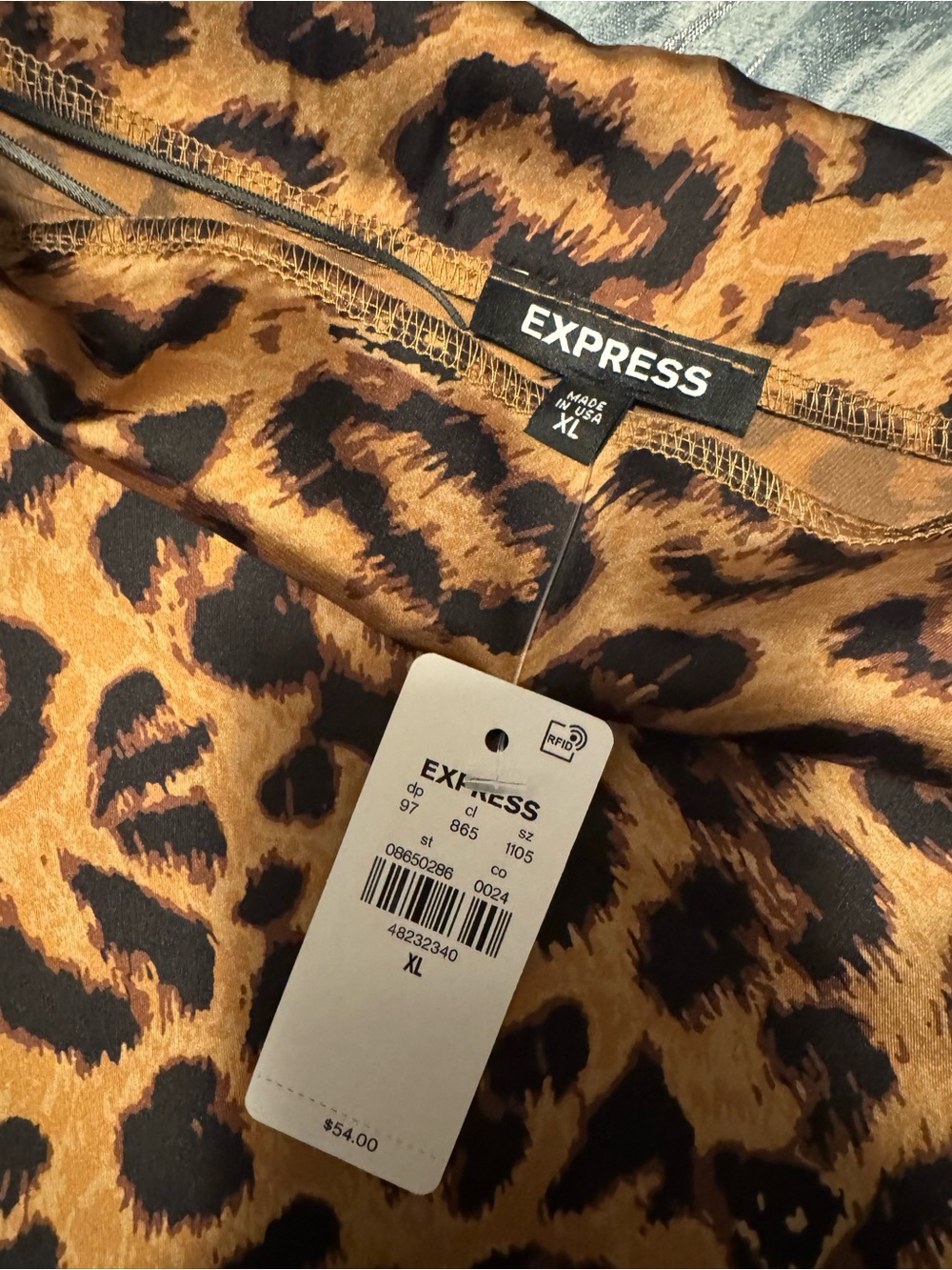 BRAND New Express Satin Off The Shoulder Leopard Print Long Print Blouse - Picture 4 of 4
